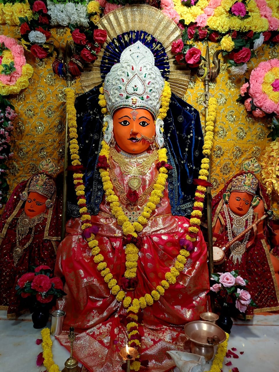 आद्यशक्ति माँ आशापुरी धाम पर आराधना के गुप्त महापर्व गुप्त नवरात्री पर वैदिक परंपरा अनुसार विश्व कल्याण के लिए माँ का विशेष पूजन कर नवचंडी महायज्ञ का आयोजन किया गया विशाल कन्या भोज का आयोजन कर यज्ञ की पूर्णाहुति की गई