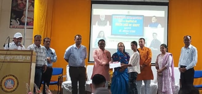 उत्कृष्टता को मिला सम्मान मेधावी विद्यार्थी प्रोत्साहन एवं सम्मान समारोह का हुआ आयोजन