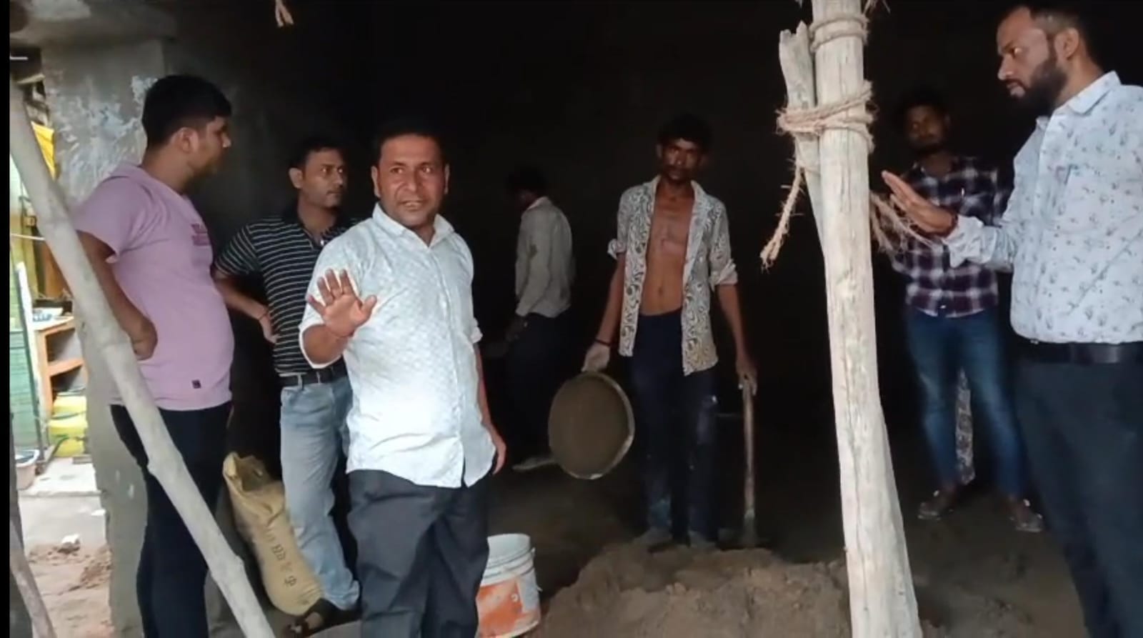 अतिक्रमण की कार्यवाही मुंह देखी गरीबों को सिर्फ हटाकर वाह वाही लूट रहा नगर पालिका