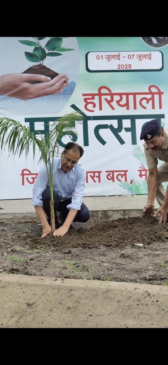 मैहर_ “हरियाली महोत्सव” अंतर्गत पुलिस अधीक्षक कार्यालय एवं विभिन्न थानों में किया गया वृक्षारोपण