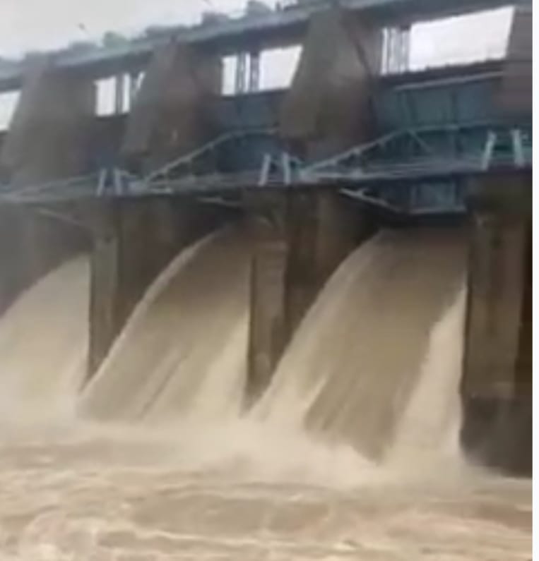 लगातार बारिश से तरबतर हुआ गुना, गोपीकृष्ण सागर बांध के खुले दो गेट रातभर में 1 इंच के करीब बारिश, चोपन नदी के किनारे सतर्कता बरतने की अपील