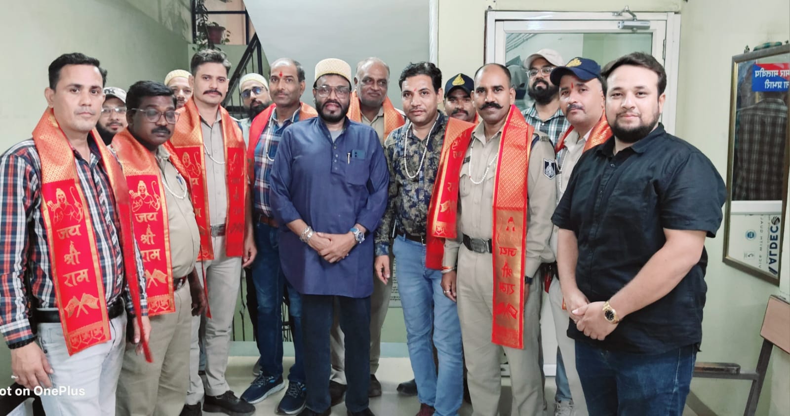 मोहर्रम में पुलिस प्रशासन द्वारा अच्छी व्यववस्था करने पर बोहरा समाज ने।पुलिस का सम्मान किया