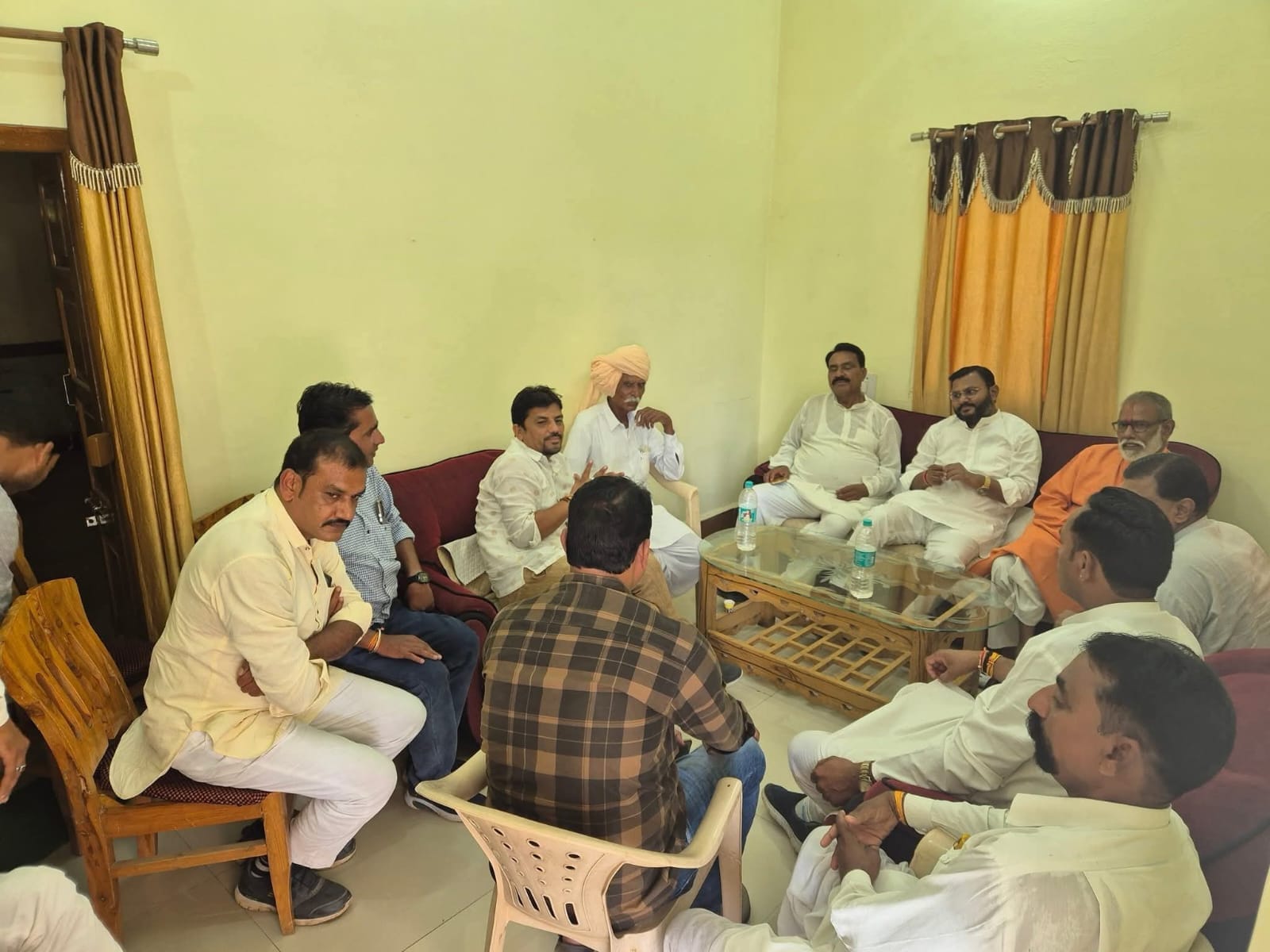 भाजपा जिलाध्यक्ष ने पदाधिकारी, कार्यकर्ताओ एवँ जनप्रतिनिधियों से की मुलाक़ात