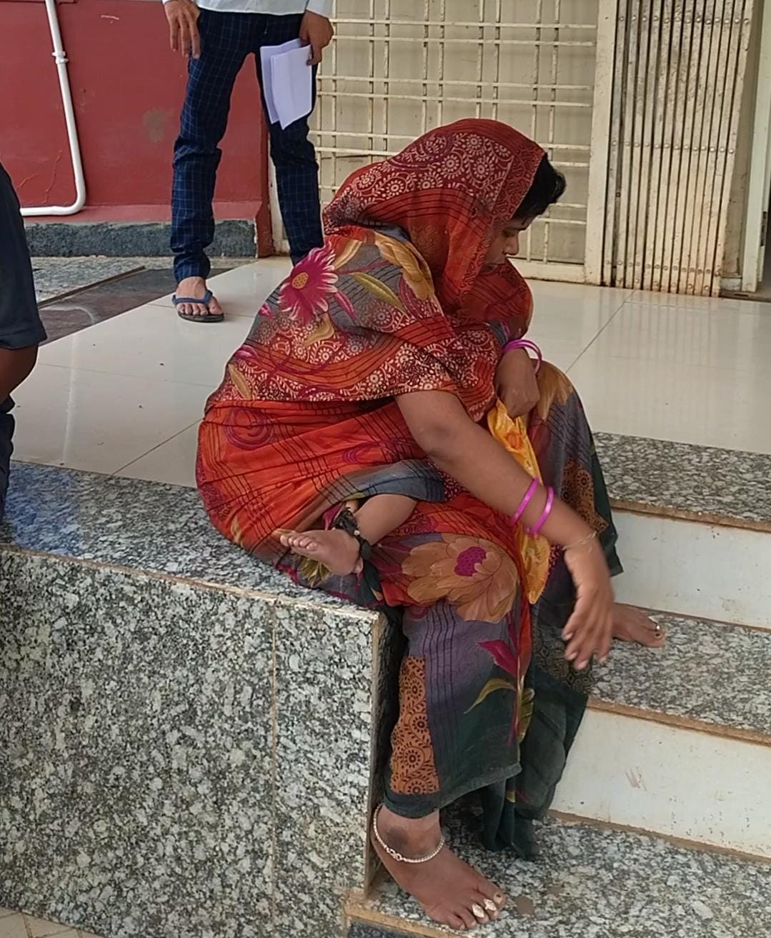 झोलाछाप डॉक्टर बना मासूम की मौत का कारण, इलाज नहीं मौत दे गया इंजेक्शन, इंजेक्शन लगते ही बिगड़ी बच्ची की हालत, बच्ची का पीएम नहीं कराने पर अड़ी मां, कैंट थाने में की शिकायत