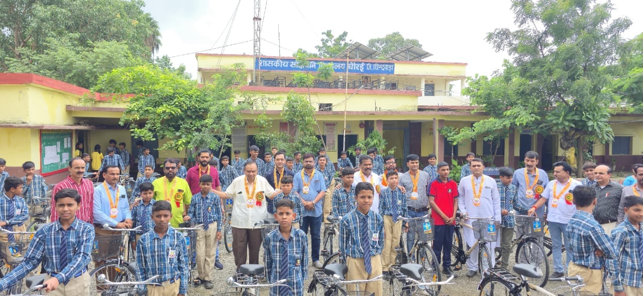 9वीं के छात्र-छात्राओं को निःशुल्क साईकिल का वितरण _विद्यार्थियों के बेहतर भविष्य हेतु कृत संकल्पित भाजपा सरकार – पं रमेश दुबे
