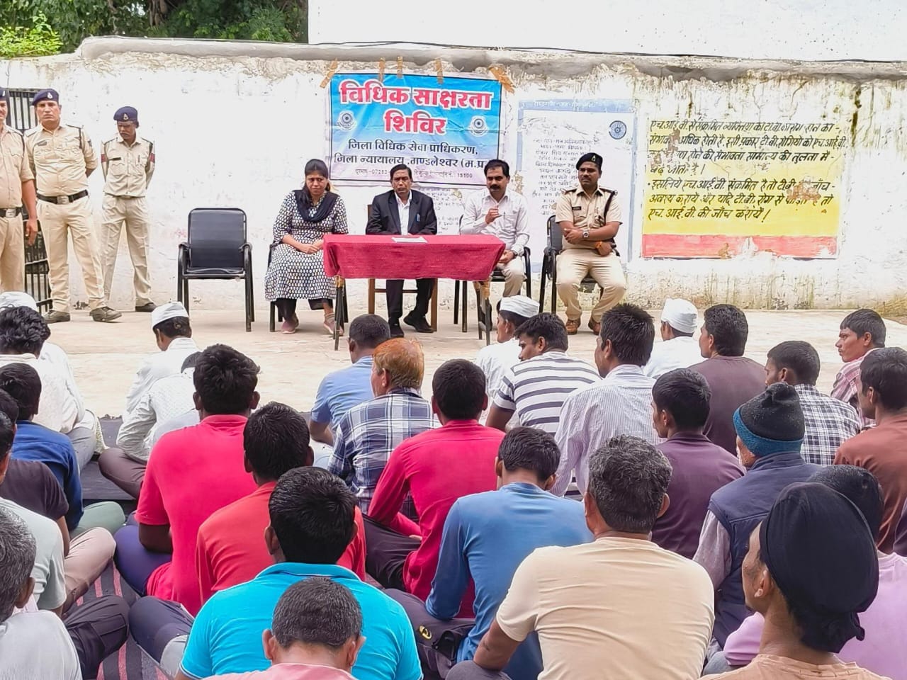 प्रधान जिला एवं सत्र न्यायाधीश द्वारा उप जेल बड़वाह और जिला जेल खरगोन का आकस्मिक निरीक्षण बड़वाह में विधिक साक्षरता शिविर का आयोजन कर बंदियों को बताये उनके अधिकार