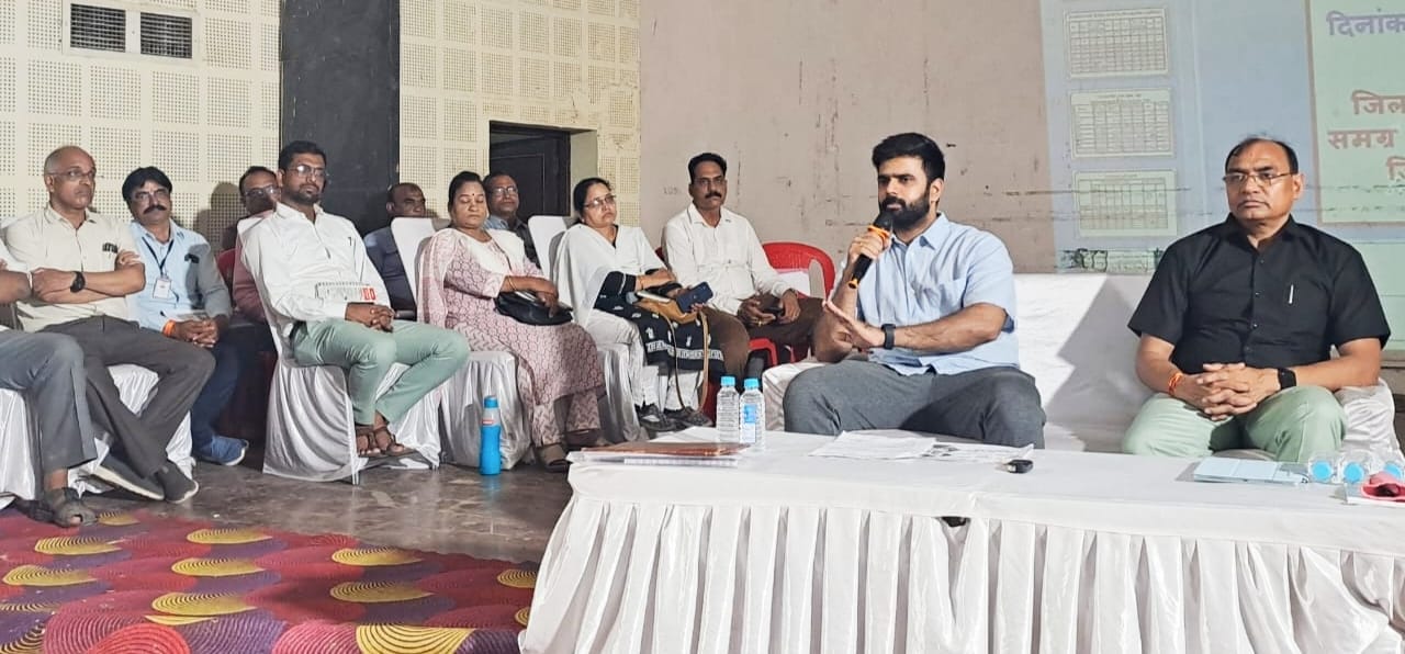 जल संरक्षण, पौधारोपण और स्कूलों के परीक्षा परिणाम सुधारने पर विशेष ध्यान। सीईओ डॉ. गौडा ने शिक्षा विभाग की समीक्षा बैठक में दिए निर्देश