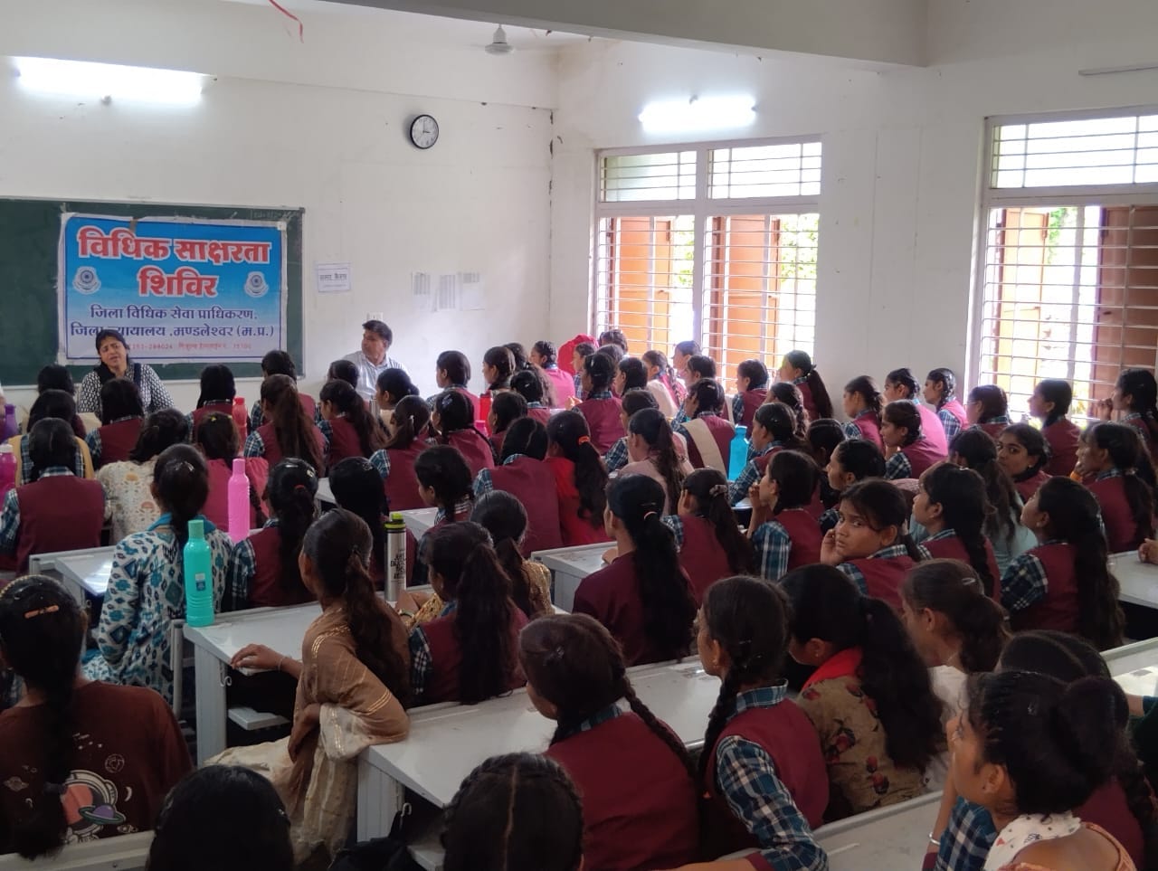 सांदीपनी स्कूल बड़वाह में विधिक साक्षरता शिविर का हुआ आयोजन