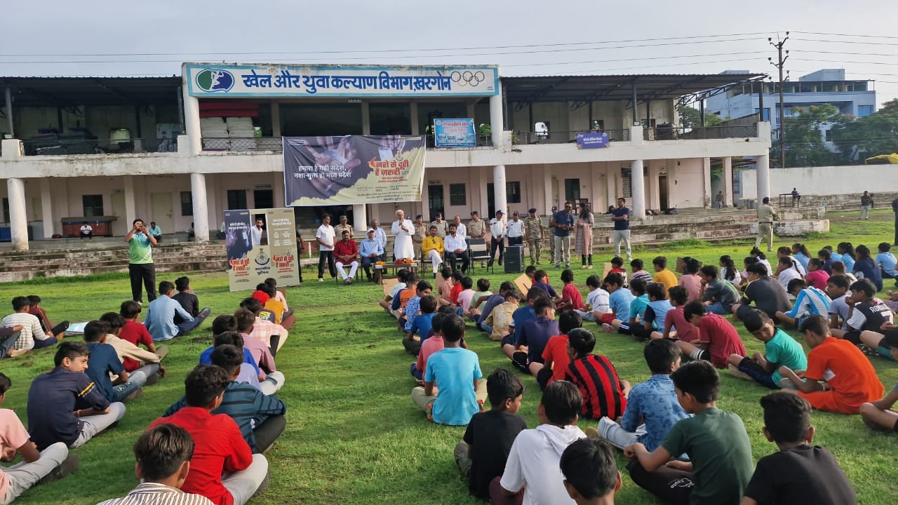 खरगोन में नशे से दूरी है जरूरी अभियान के तहत जागरूकता रैली आयोजित विधायक और एसपी हुए शामिल