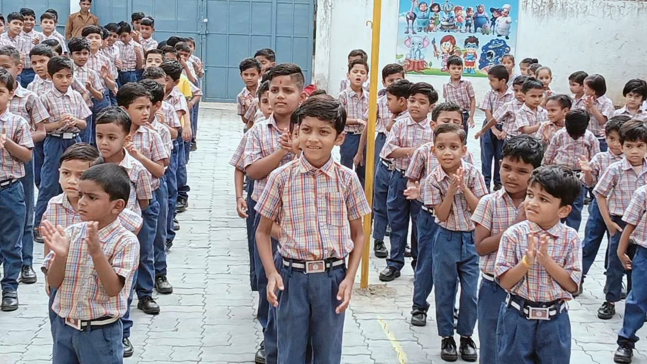 विद्यार्थियों के दातों और शारीरिक चेकअप के लिए स्वास्थ्य शिविर लाइफ लाइन स्कूल मनावर में 19 जुलाई 2025 को”