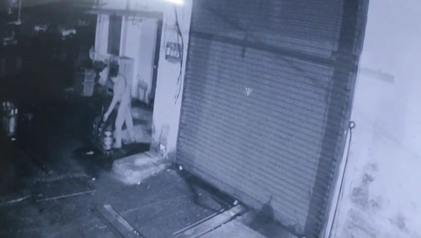 एमपीईबी दो स्टोर पर चोरो का धावा, एक लाख से अधिक कीमत का पैंथर तार चोरी, धारदार हथियारों से लैस थे बदमाश,