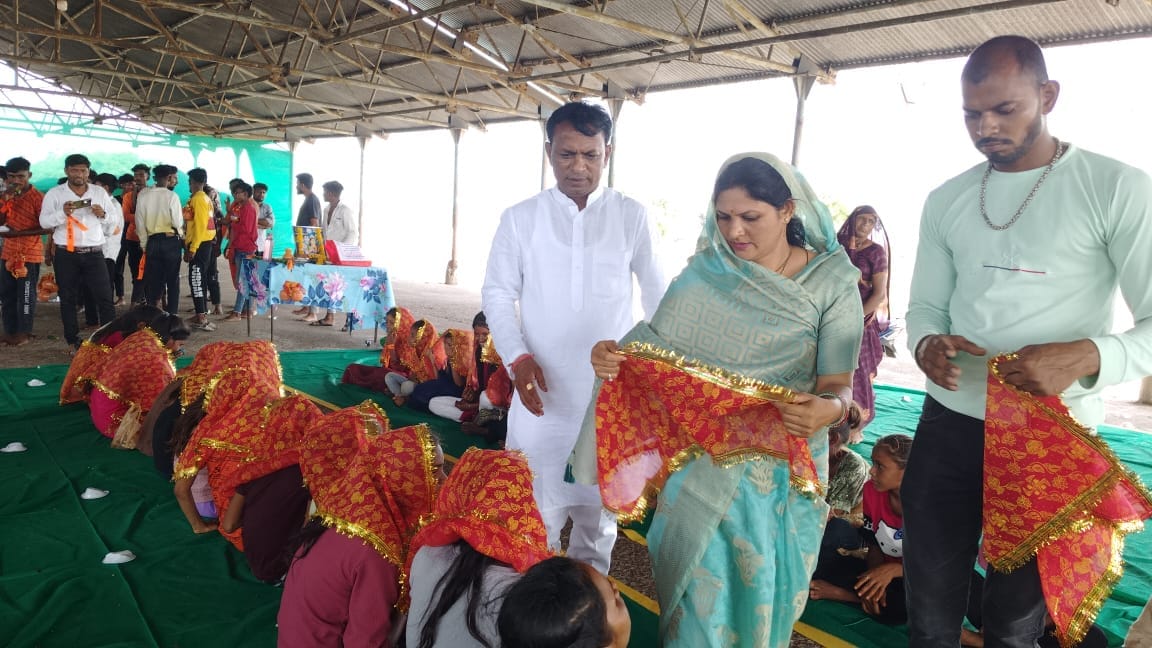 कावड़ यात्रीयो का किया बहुमान : फरियाली खिचड़ी और फलों का किया वितरण