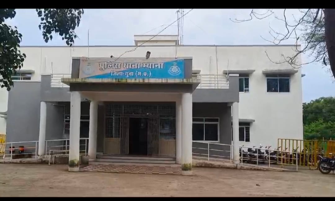 म्याना थाना क्षेत्र से नाबालिग दो जुडवा बहनों के गुम होने के मामले में पुलिस की तत्पर कार्यवाही ,मात्र 24 घंटों के भीतर ही दोनों जुडवा बहनों को किया दस्तयाब