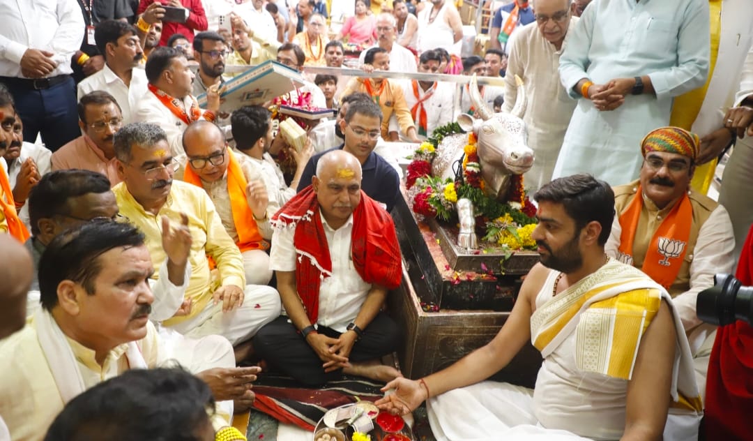 नव निर्वाचित भाजपा प्रदेश अध्यक्ष खण्डलेवाल ने भगवान श्री महाकालेश्वर जी के दर्शन किये