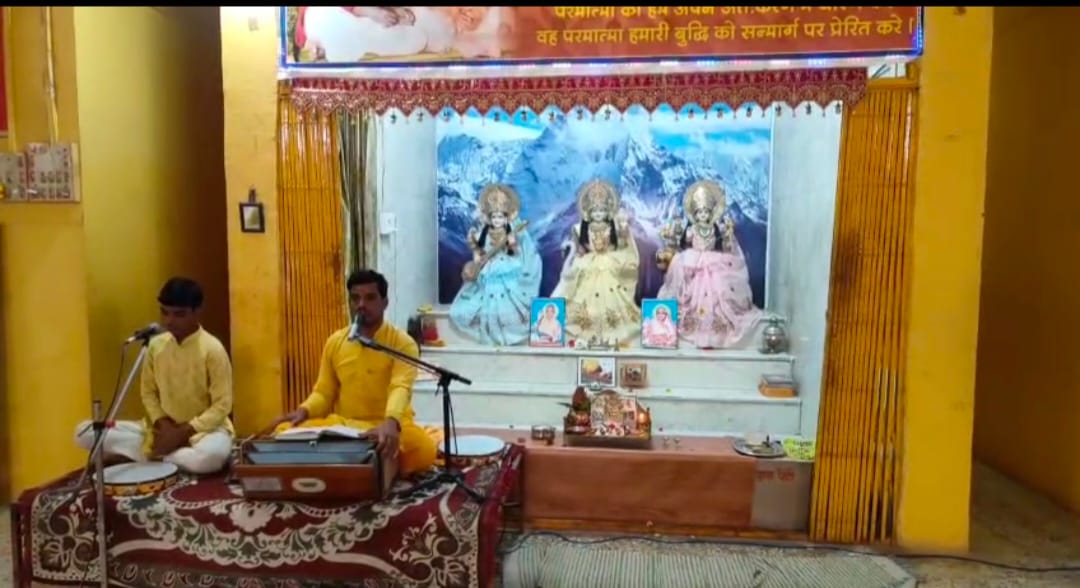 गायत्री शक्तिपीठ मनावर द्वारा श्रावण मास में श्रावण कृष्ण पक्ष एकादशी के दिन विशेष अनुष्ठान कर रुद्राभिषेक का आयोजन किया गया