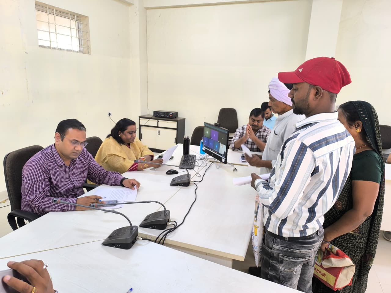 जनसुनवाई में सुनी 68 आवेदकों की समस्याएं, अधिकारियों को दिये निराकरण के निर्देश