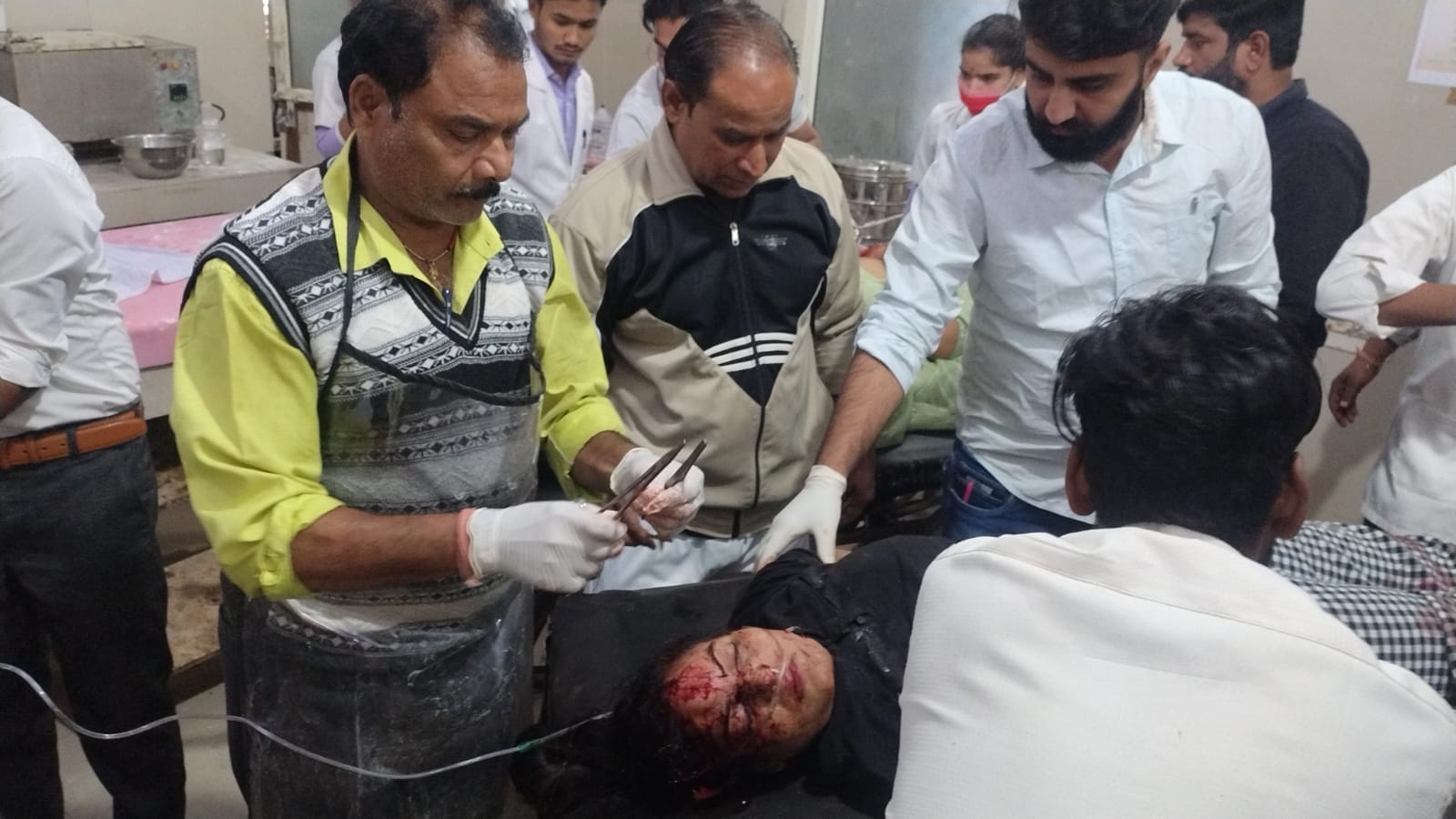 उज्जैन दर्शन जा रहे परिवार की कार को ट्रक ने मारी टक्कर दो की मौत, चार गंभीर घायल गुना बायपास पर हुआ भीषण हादसा