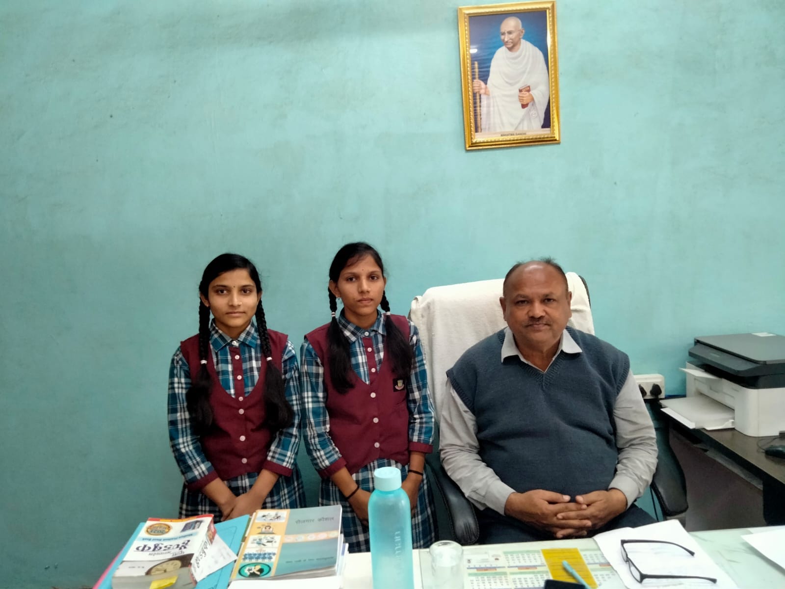 सांदीपनी विद्यालय की छात्रा निशा का भारत भ्रमण में चयन