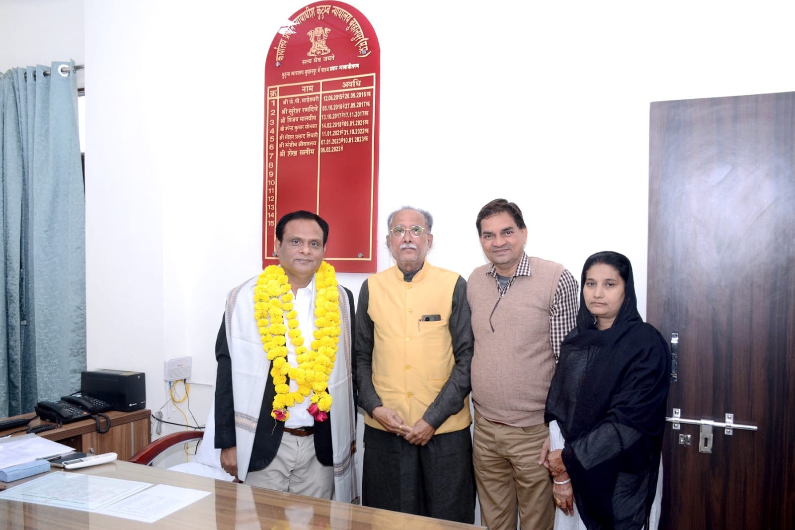 कुटुंब न्यायालय बुरहानपुर के परामर्शदाताओ ने नवागत पदस्थ प्रधान न्यायाधीश से की भेंट व् किया भावभीना स्वागत