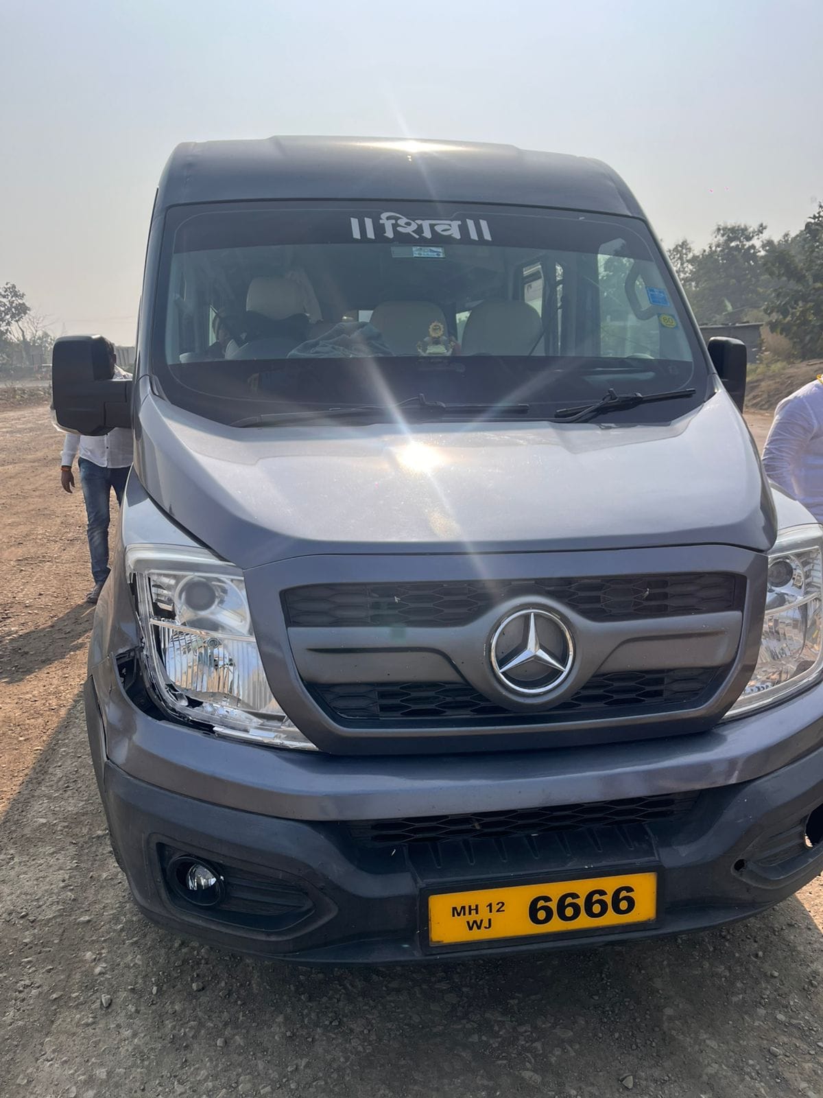 तीर्थयात्री वाहन वहां से बाइक सवार युवक की भिड़ंत। युवक की घटनास्थल पर मृत्यु