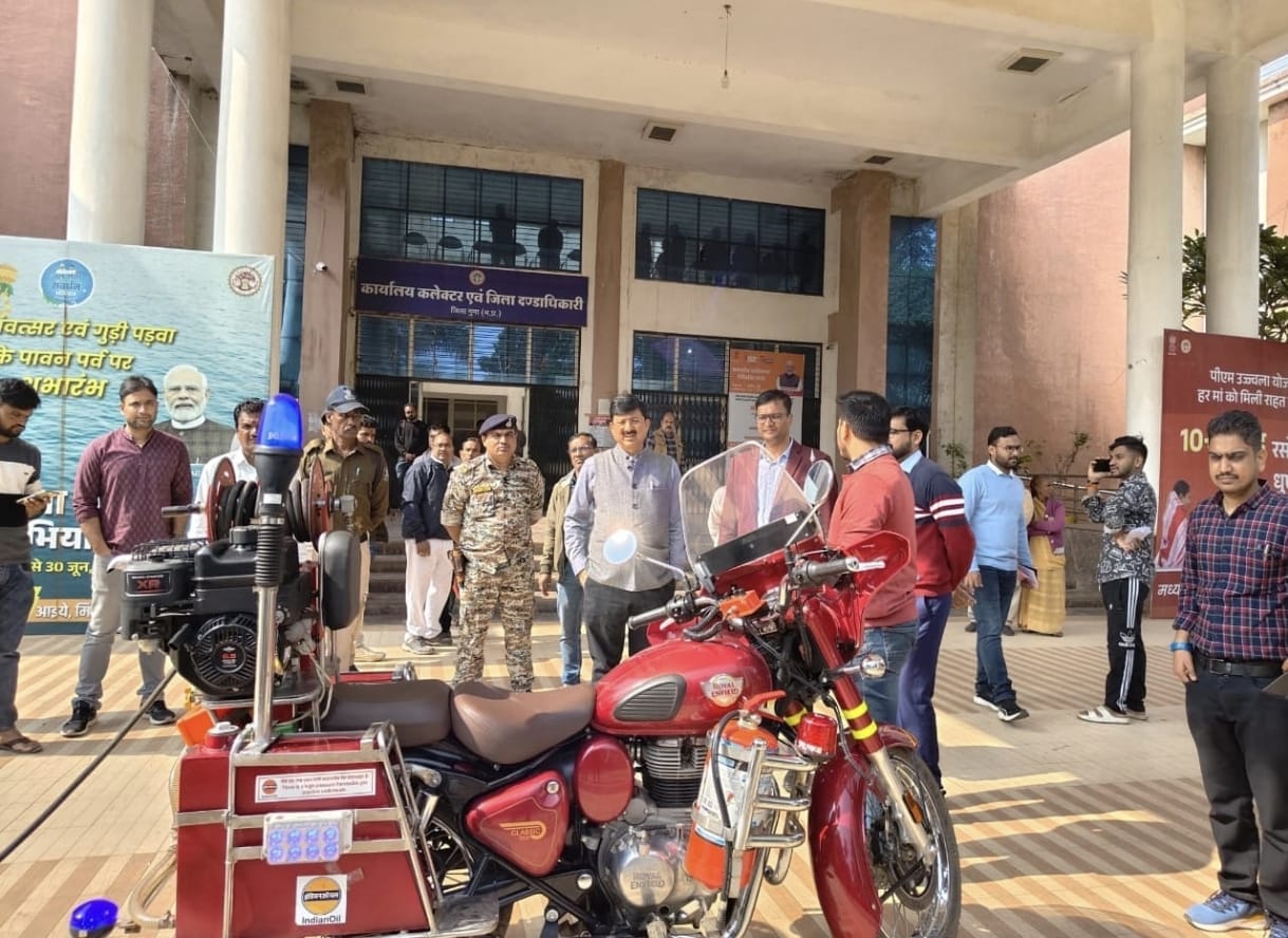 कलेक्टर ने किया फायर बाइक का अवलोकन