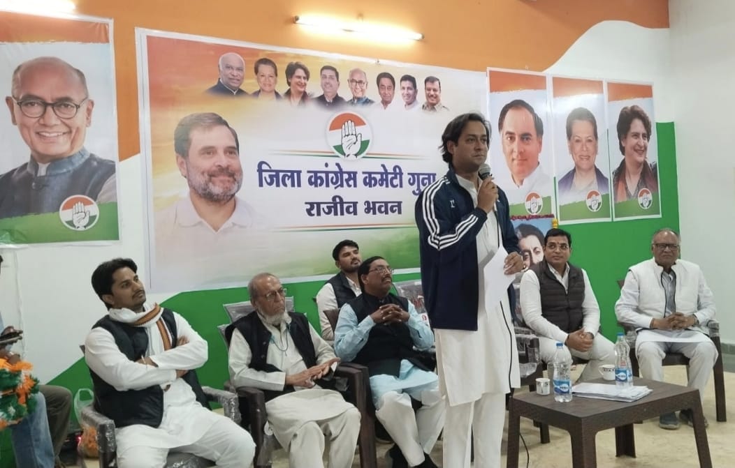 कांग्रेस ने मनाई इंदिरा और लक्ष्मीबाई की जयंती ,युवा कांग्रेस पदाधिकारियों ने संभाला पदभार