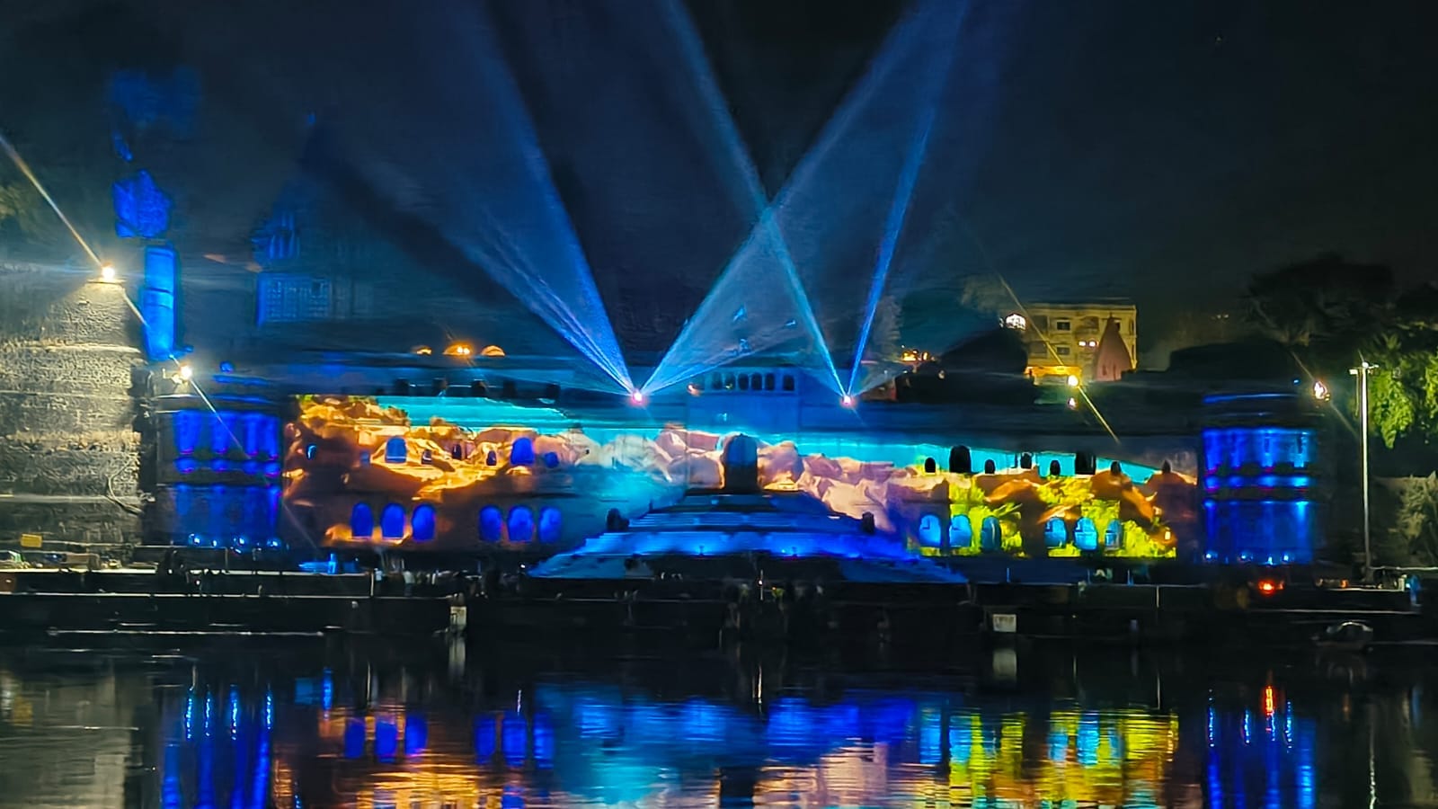 पर्यटन विभाग ने 6.3 करोड़ की लागत से तैयार किया अहिल्याघाट का लाइट एंड साउंड शो अत्याधुनिक तकनीक से दिखाई जाएगी महेश्वर के वैभव की झलक लोकार्पण समारोह में शामिल होंगे प्रभारी मंत्री श्री सारंग