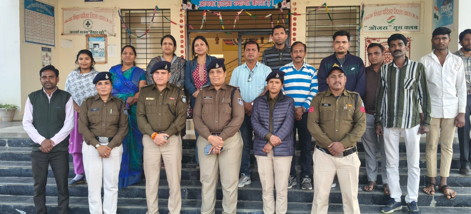 दिनांक 21.11.2025 को थाना तिरला द्वारा श्रीमान पुलिस अधीक्षक धार के निर्देशानुसार कन्या शिक्षा परिसर (मोहनपुर), तिरला में “मुस्कान अभियान” के तहत एक जागरूकता कार्यक्रम आयोजित किया गया