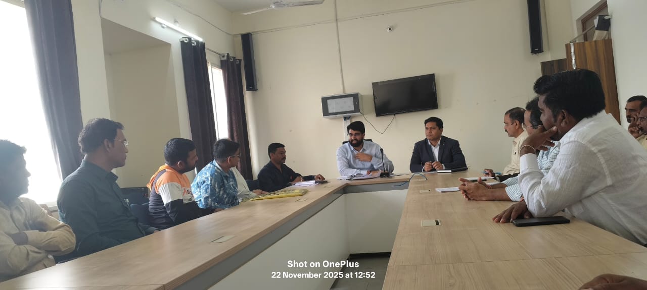 मनावर SDM, द्वारा ली गई SIR, तहत BLO की बैठक