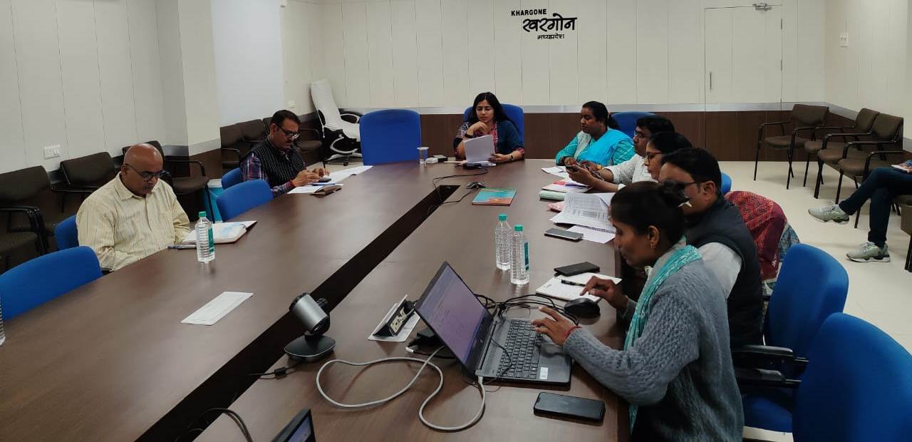 कलेक्टर सुश्री मित्तल ने गणना पत्रकों के डिजिटाइजेशन प्रगति की समीक्षा की