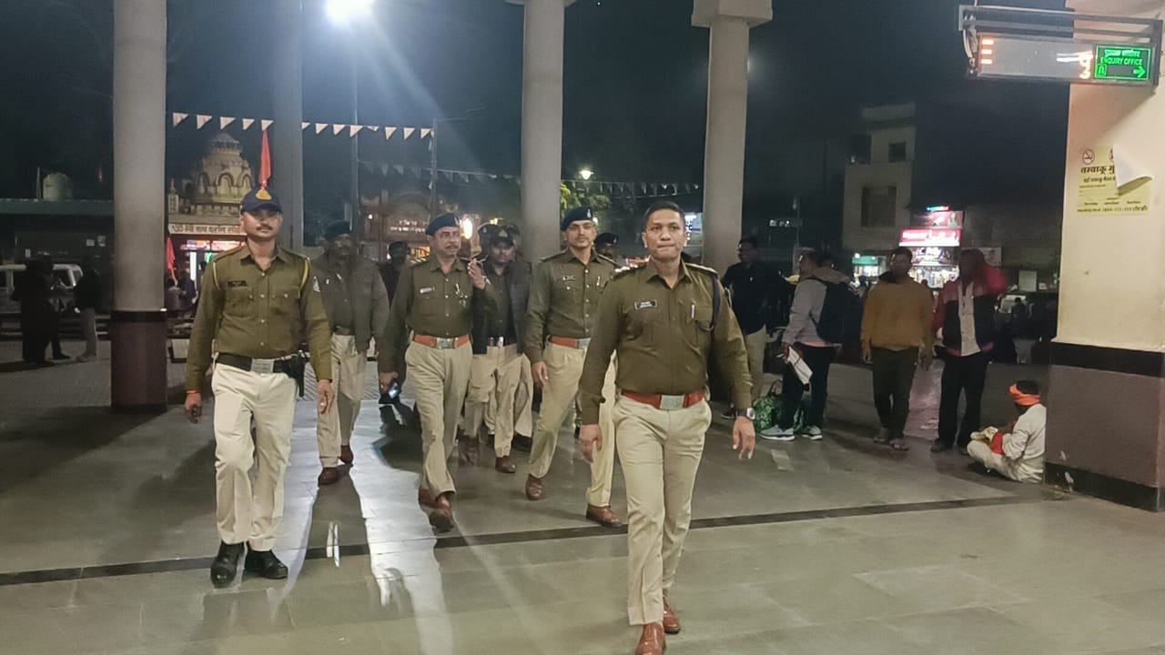 बुरहानपुर पुलिस द्वारा शहर में कानून व्यवस्था बनाए रखने हेतु लालबाग क्षेत्र का किया “एरिया डोमिनेशन