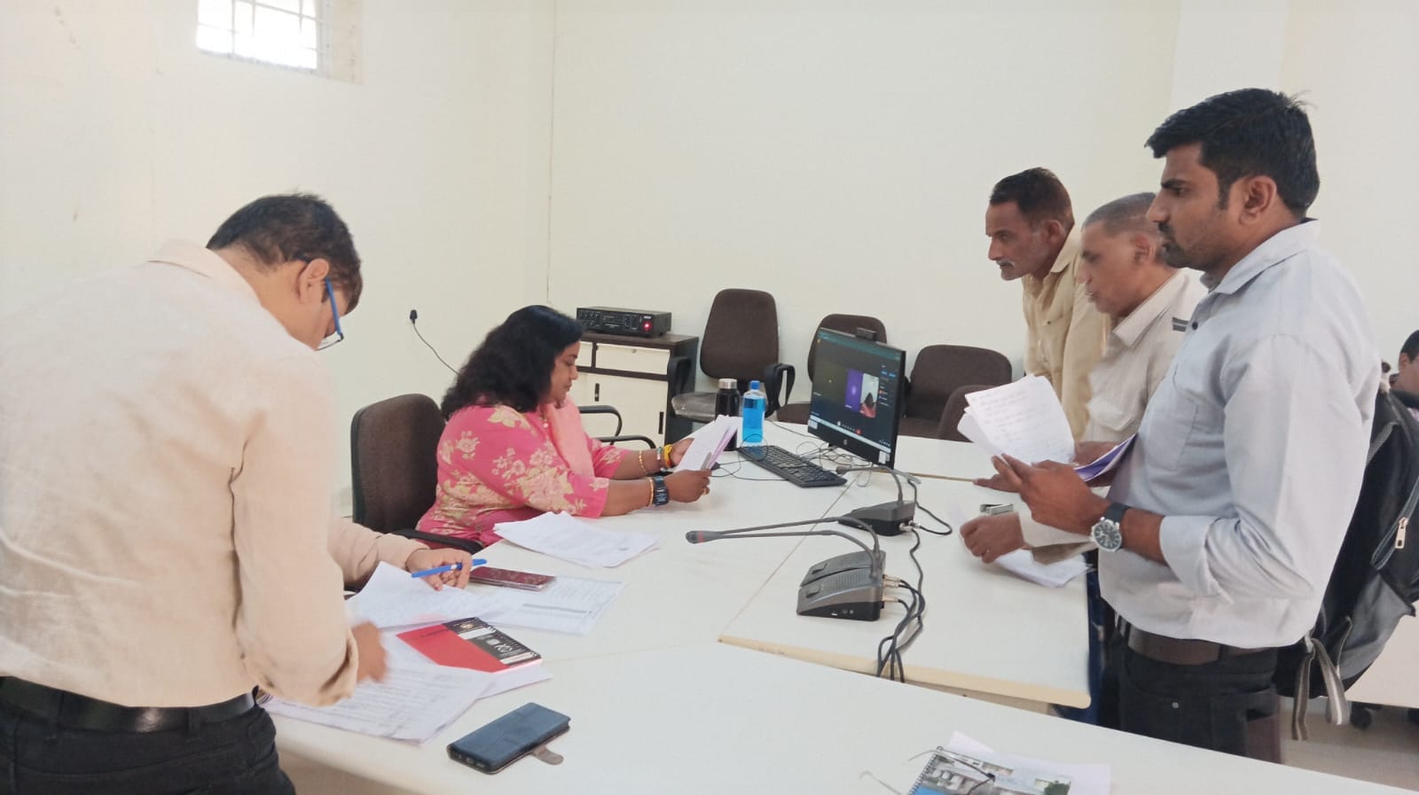 कलेक्ट्रेट में हुई जनसुनवाई, अधिकारियों ने सुनी 58 आवेदकों की समस्याएं