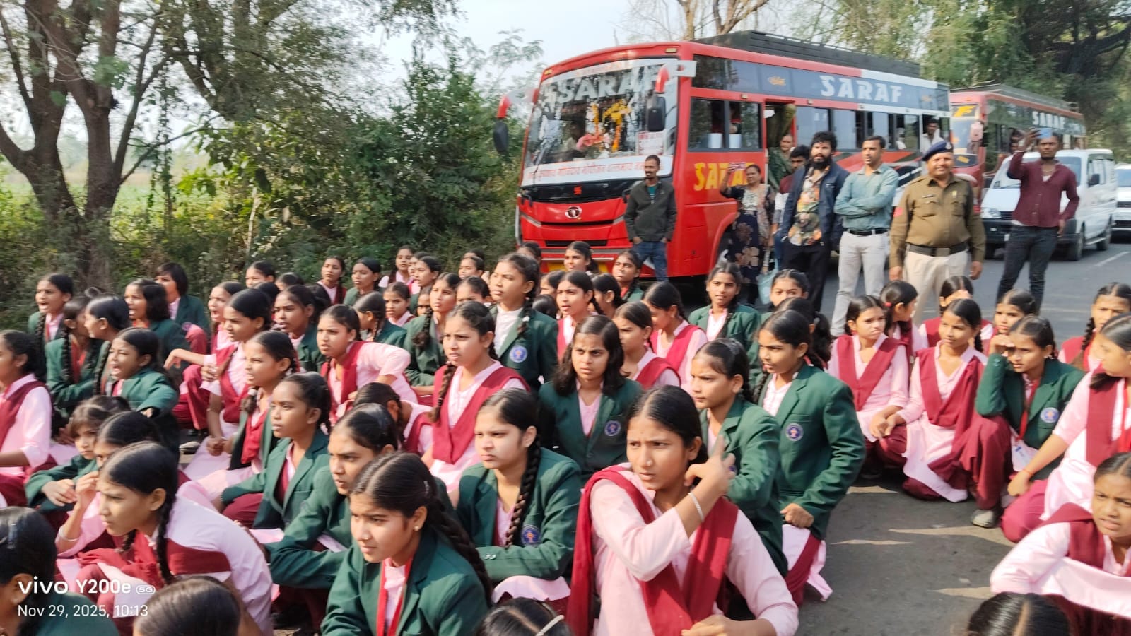 ABVP नेता पर FIR में देरी से भड़का आदिवासी छात्राओं का आक्रोश 400 छात्राओं ने हाइवे किया जाम , विद्यार्थी परिषद ने लगाया ‘अनियमितता’ छिपाने का आरोप 