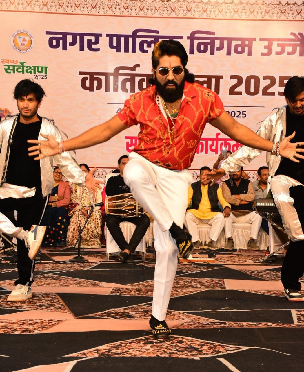 कार्तिक मेला मंच पर दी गई जूनियर पुष्पा द्वारा शानदार प्रस्तुती, पुष्पा नाम सुनके फ्लावर समझा क्या…. फायर है में….पुष्पा मूवी के डायलॉग से गूंज उठा कार्तिक मेला