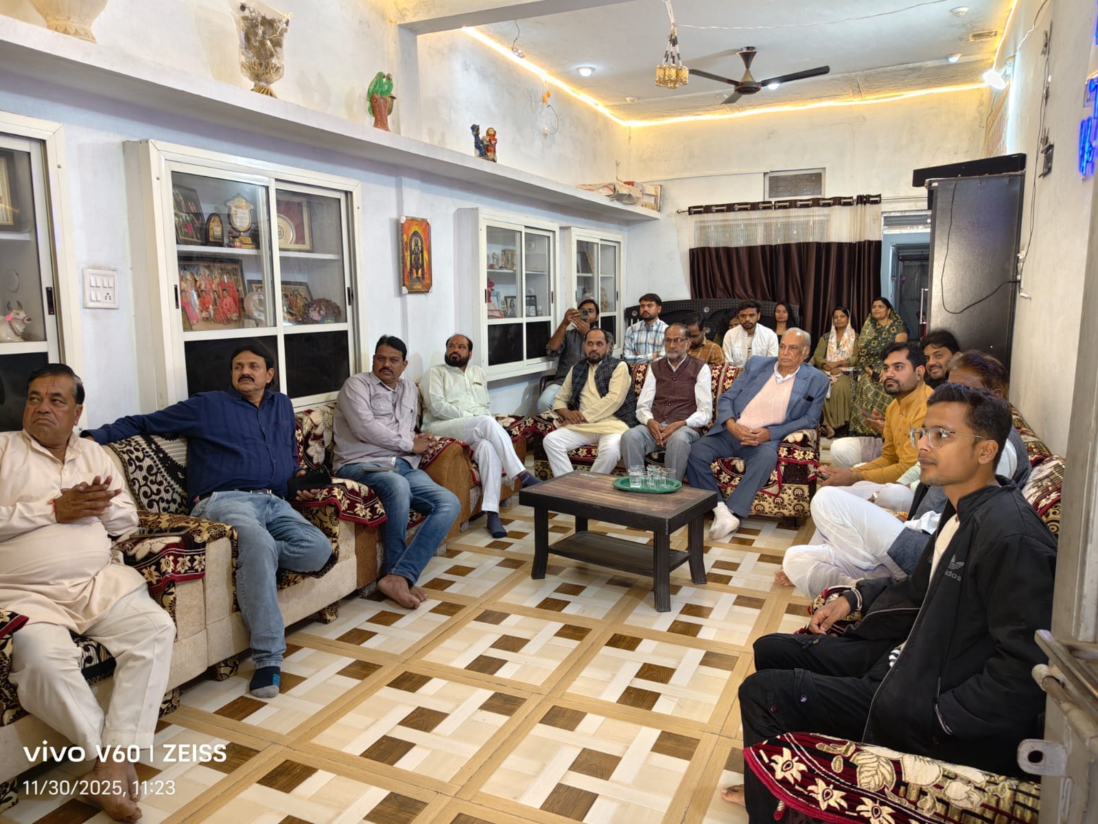 भाजपा महिला मोर्चा मंडल कार्यालय पर हुआ पीएम के मन की बात कार्यक्रम का आयोजन, भाजापाईयो ने सुनी पीएम नरेन्द्र मोदी की मन की बात