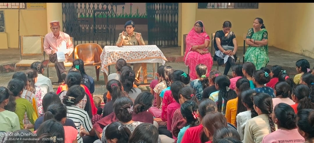 छोटी – मोटी समस्याओं से तनाव में नहीं आए, अपने पैरेंट्स या मित्र से साझा करे समस्या एसडीओपी श्वेता शुक्ला 