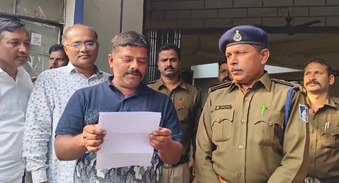 व्यापारी कर रहे सुरक्षा की मांग मंडी खरीदी अनिश्चितकालीन बंद करने का किया निवेदन