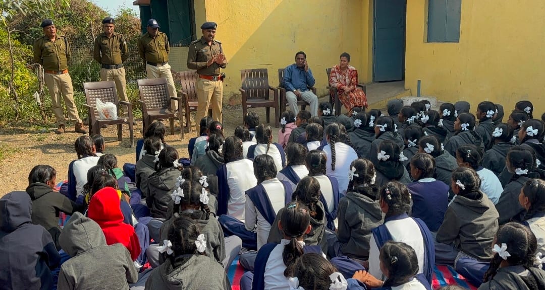 ऑपरेशन मुस्कान, महिला जागरुकता, गुड टच एवं बेड टच ओर यातायात के नियम और उसके पालन करने के सम्बन्ध मे विशेष कार्यक्रम का आयोजन किया