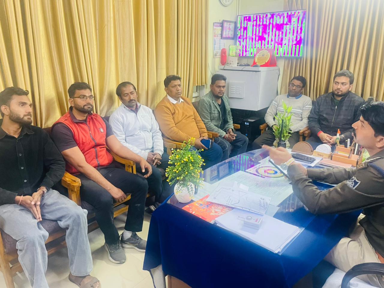 विवाह समारोहों के दौरान सुरक्षा एवं कानून-व्यवस्था बनाए रखने गुना केातवाली में मैरिज गार्डन एवं होटल संचालकों की बैठक आयोजित