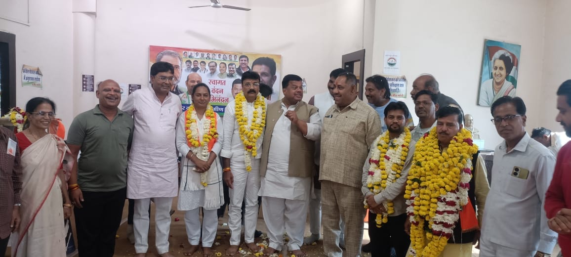 शहर कांग्रेस कार्यालय में हुआ नवनियुक्त कांग्रेस पदाधिकारियों का सम्मान