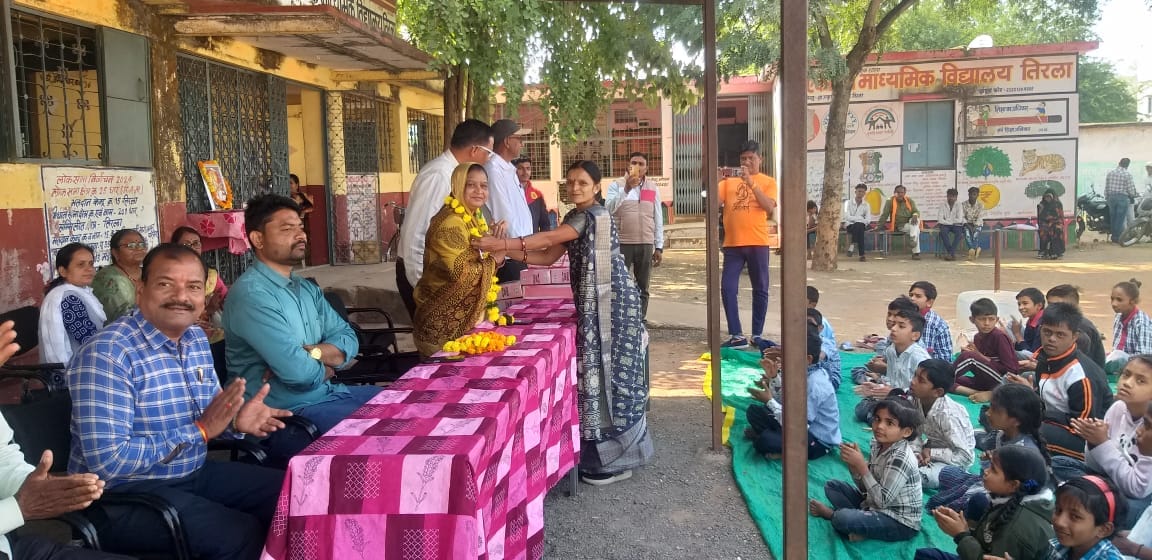 आज दिनांक 02/12/2025 विश्व दिव्यांग दिवस के अवसर पर विकास खंड स्तरीय प्रतियोगिता का आयोजन जनपद शिक्षा केंद्र तिरला मे किया गया