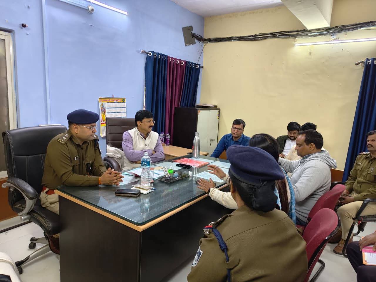 गुना – नानाखेड़ी खाद वितरण केंद्र का कलेक्टर ने किया निरीक्षण, जल्द लागू होगी ई-टोकन व्यवस्था