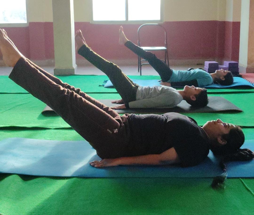 अत्यधिक कंप्यूटर वर्क वा अव्यवस्थित दिनचर्या से बढ़ रहा है फ्रोजन शोल्डर रोग का खतरा बचाव में करे योग प्राणायाम:- योगाचार्य महेश पाल