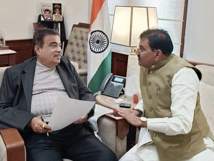 संसदीय क्षेत्र में विकास कार्यों को लेकर केंद्रीय मंत्रियों से मिले सांसद ज्ञानेश्वर पाटिल।सांसद लगातार सक्रिय होकर भारत सरकार के मंत्रियों से मिलकर विकास कार्यों को दे रहे बढ़ावा