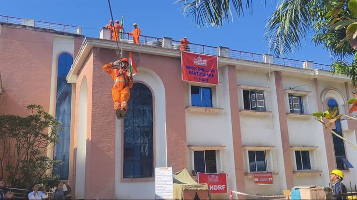 कलेक्ट्रेट कार्यालय में भूकम्प आपदा में बचाव कार्य पर संयुक्त माँक अभ्यास का किया आयोजन