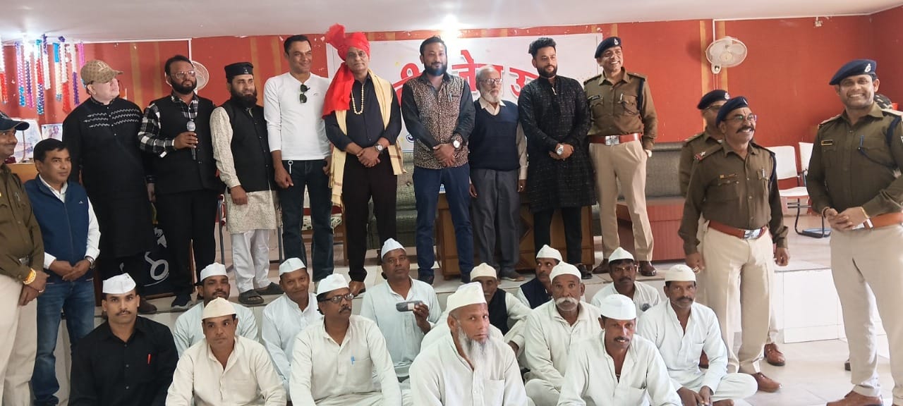 केंद्रीय भेरूगढ़ जेल में बंदियों को निःशुल्क चश्मा का वितरण