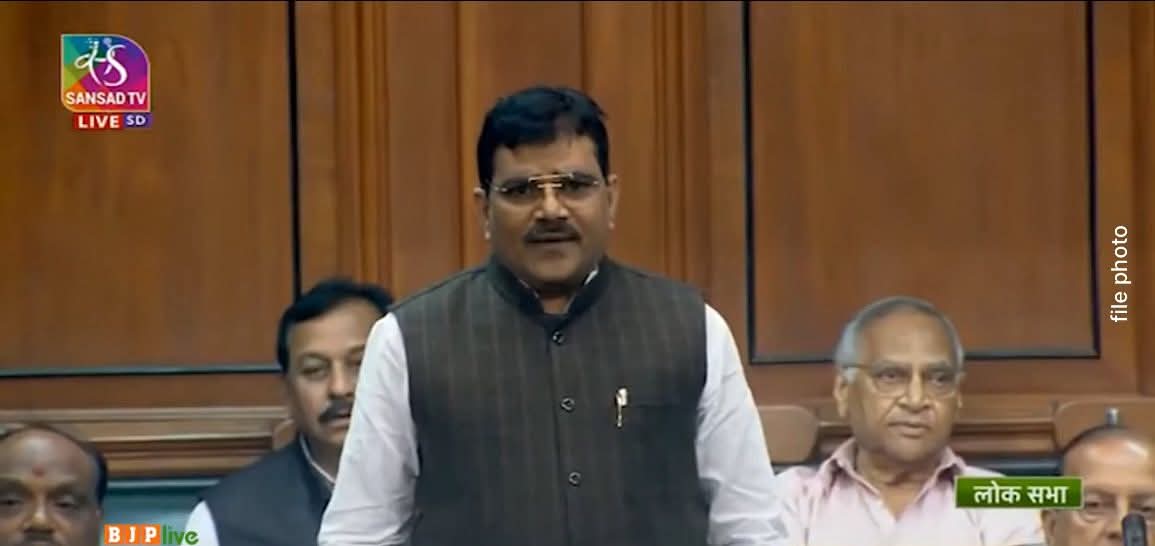 दिल्ली में चल रहे लोकसभा सत्र के  दौरान सांसद ज्ञानेश्वर पाटिल ने किसानों को हो रही परेशानियों को दमदारी से रखा