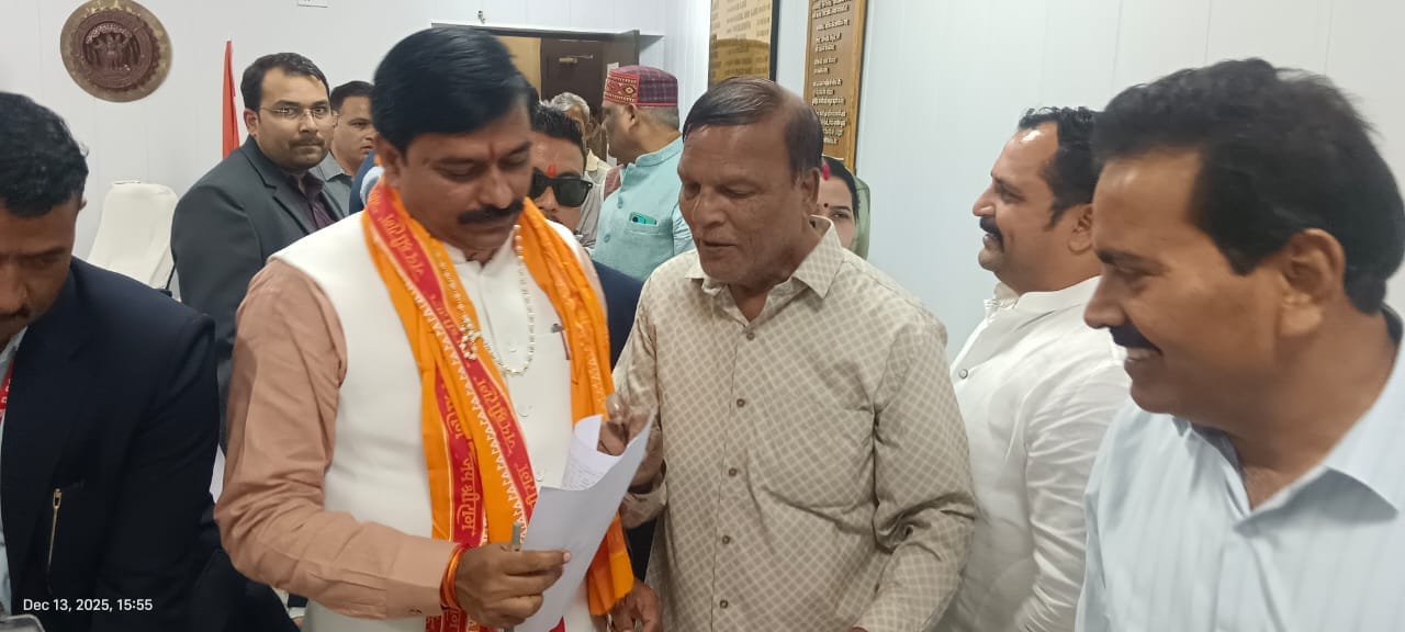 बटालियन खंडवा में खुले इसको लेकर समस्त कागजाद सुनील जैन ने मंत्री धर्मेंद्र लोधी, विजय शाह एवं कलेक्टर और जिला अध्यक्ष को सोंपे