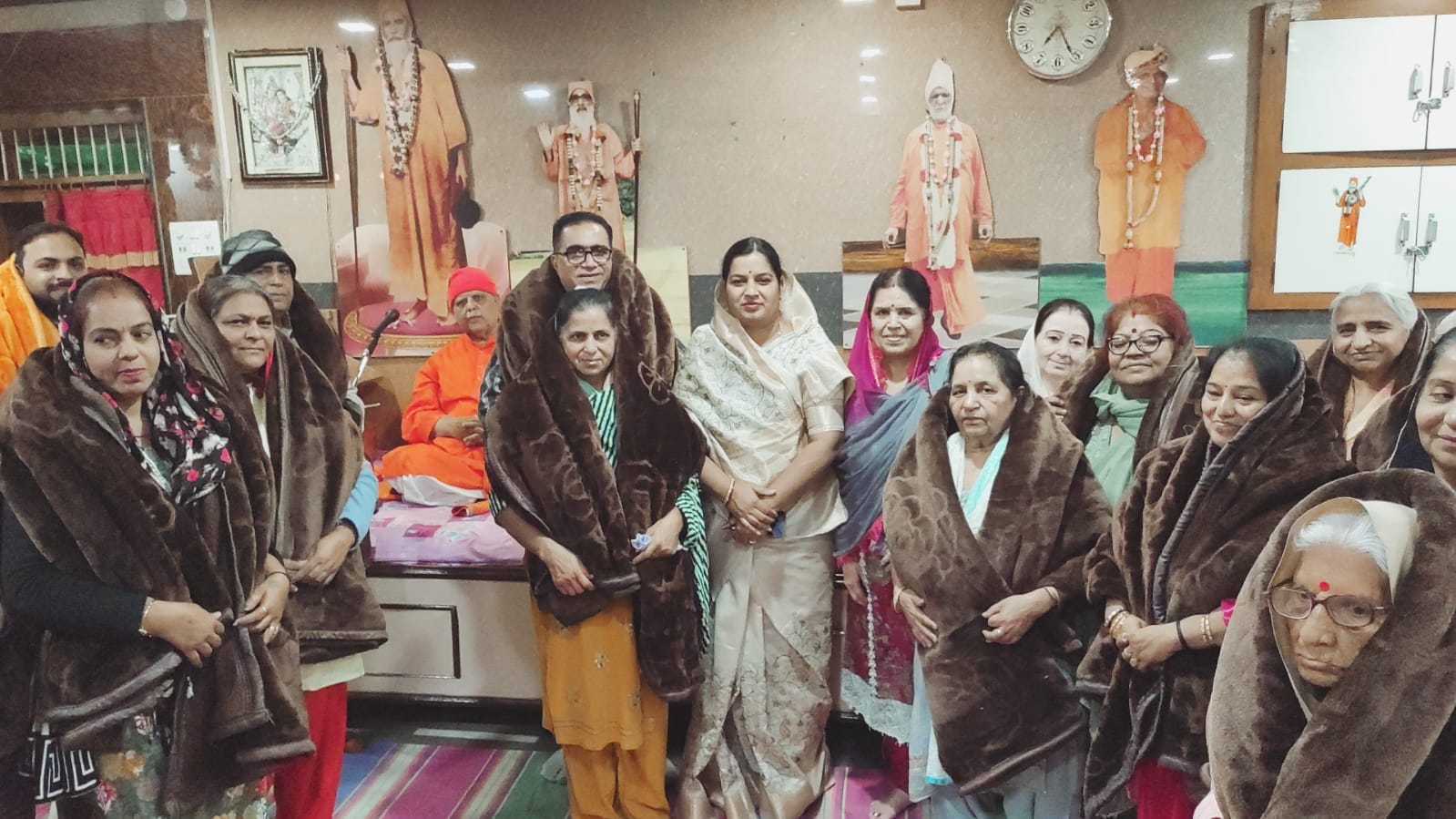 जया एकादशी पर स्वामी शांति प्रकाश आश्रम प्रमुख सखीसाई रमेश प्रकाश महाराज द्वारा किए गए कंबल वितरण