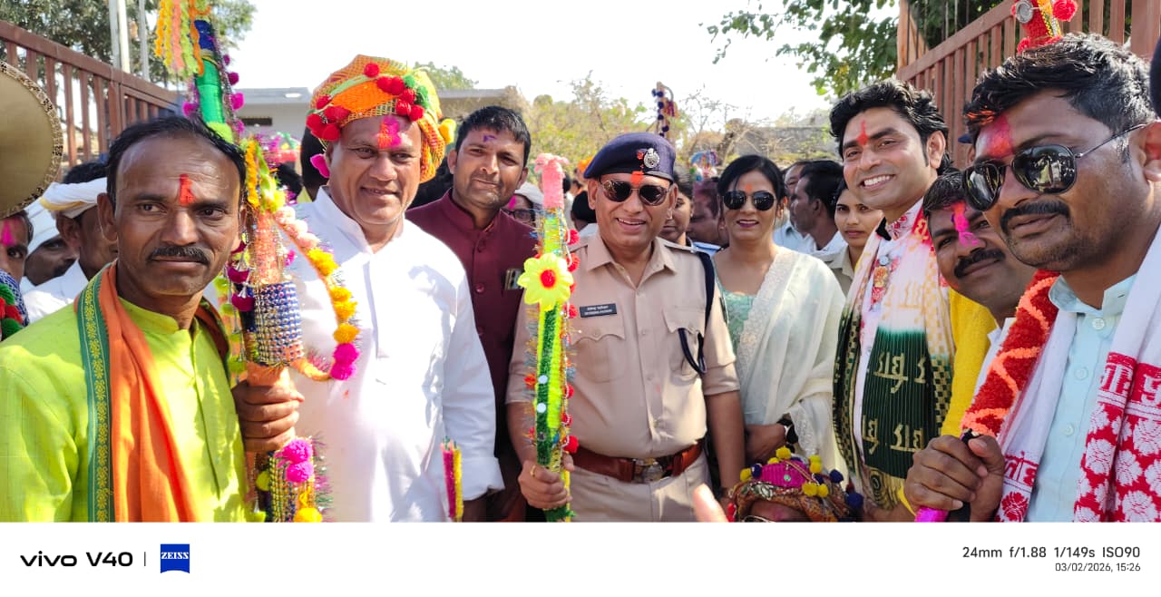 भगोरिया हाट में झूमी आदिवासी संस्कृति, रविंद्र महाजन ने मांदल की थाप पर थिरकाए कदम
